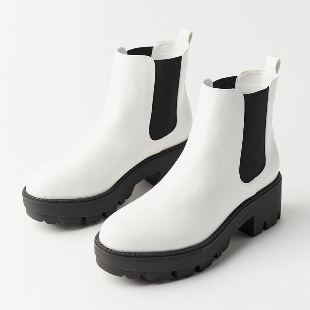 Urban Outfitters Remy Boot, size 7